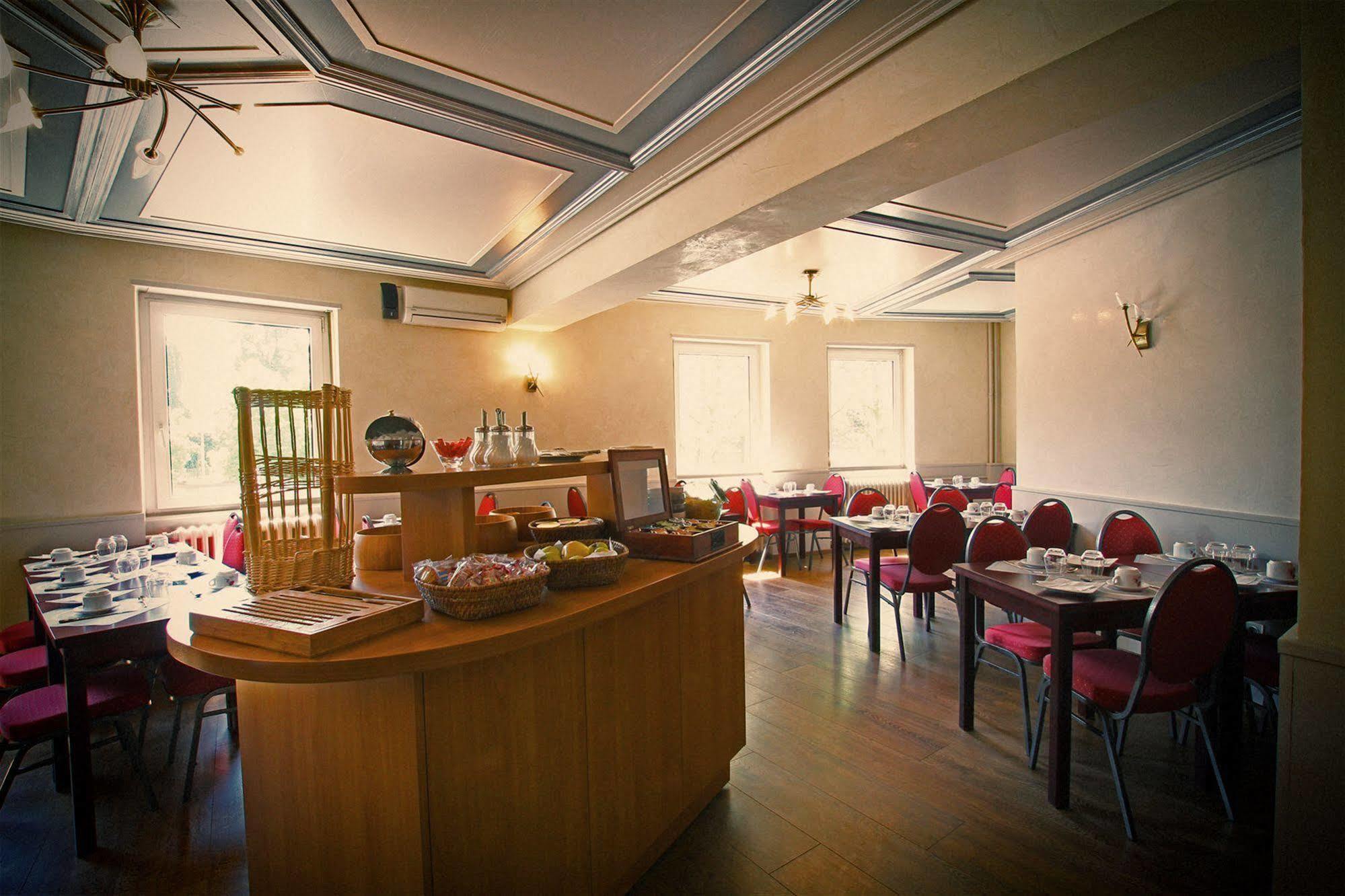 Hotel Champ Alsace Haguenau Bagian luar foto
