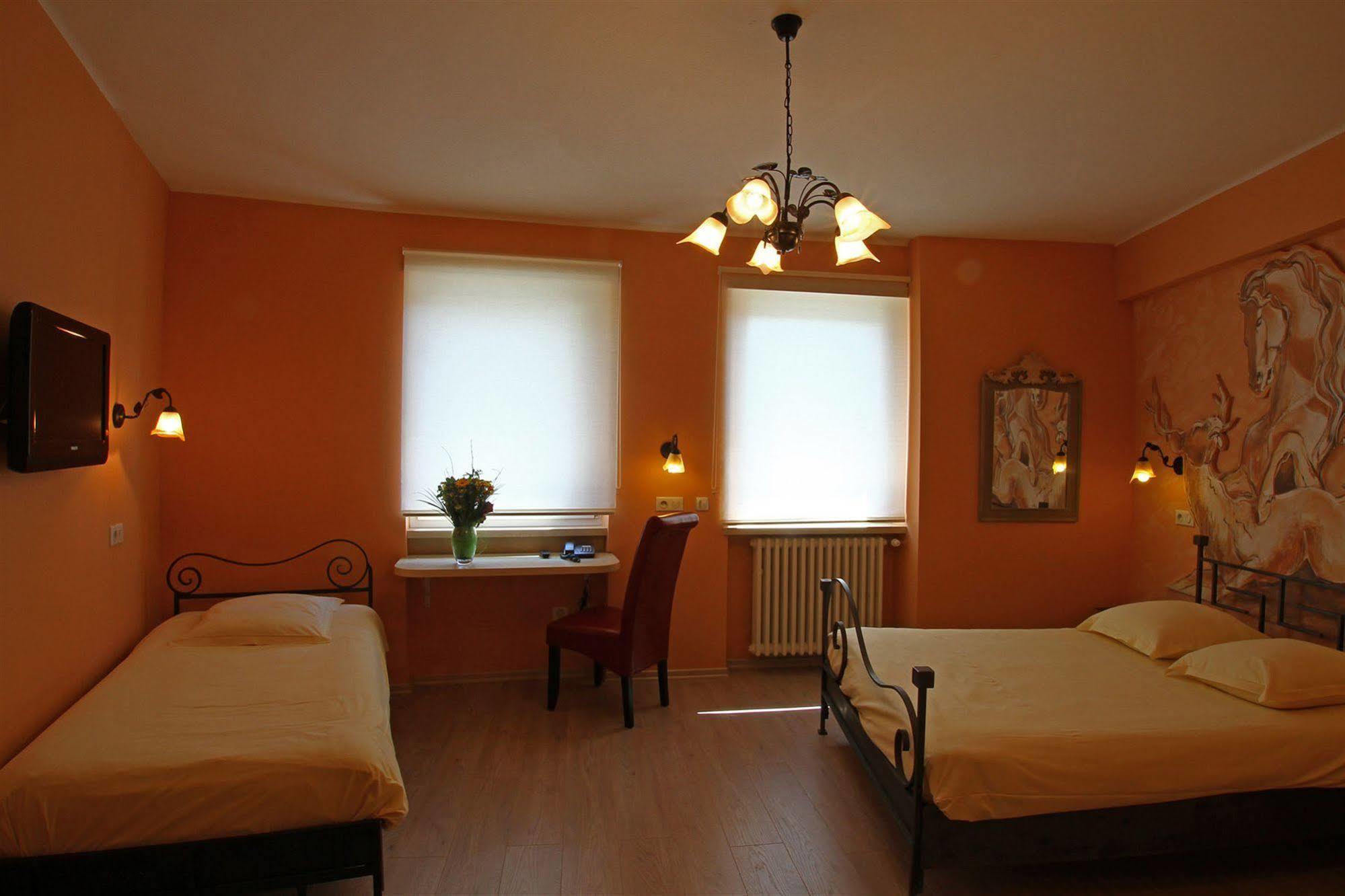 Hotel Champ Alsace Haguenau Bagian luar foto